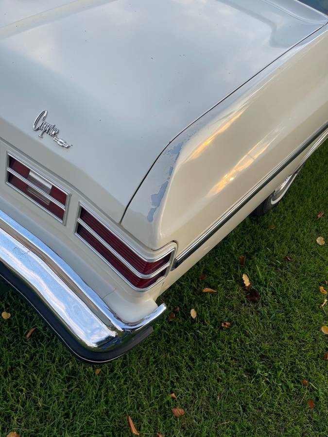 Chevy-caprice-classic-1975-white-4