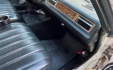 Chevy-caprice-classic-1975-white-6