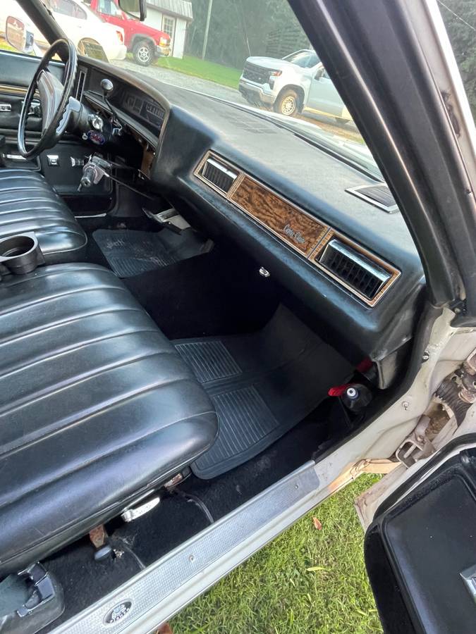 Chevy-caprice-classic-1975-white-6
