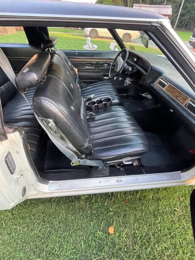 Chevy-caprice-classic-1975-white-8