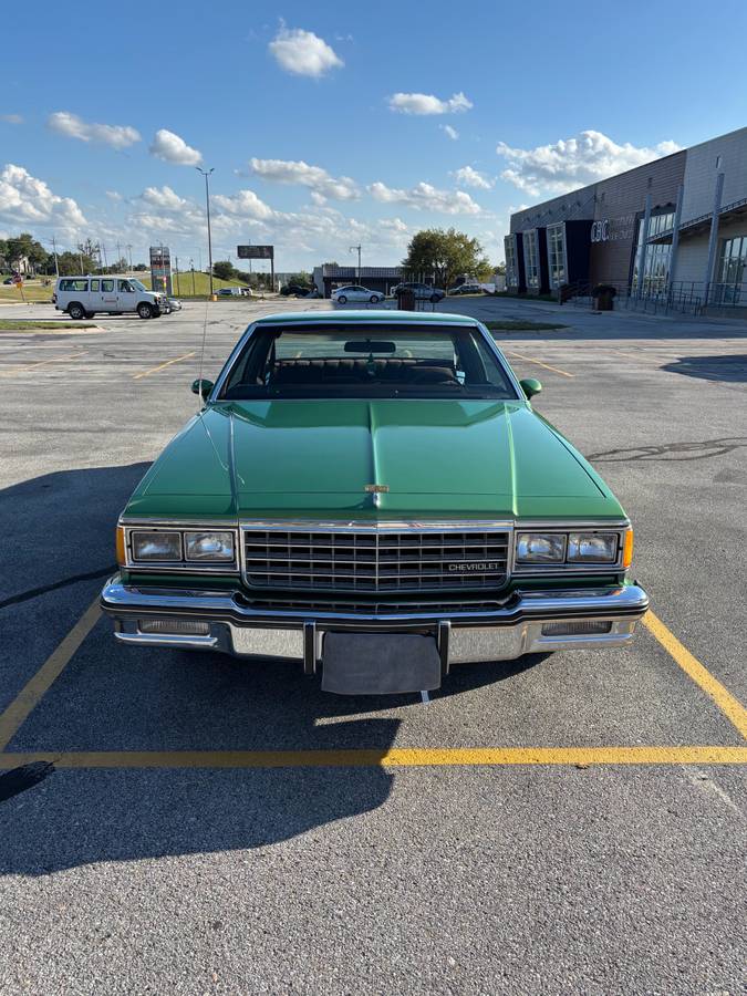 Chevy-caprice-classic-1984-green-10