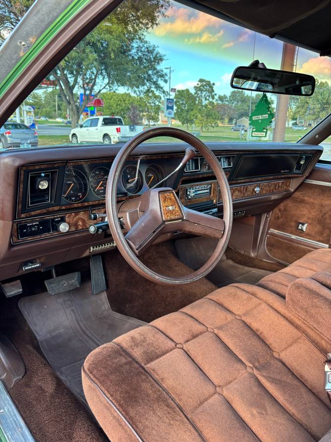 Chevy-caprice-classic-1984-green-13