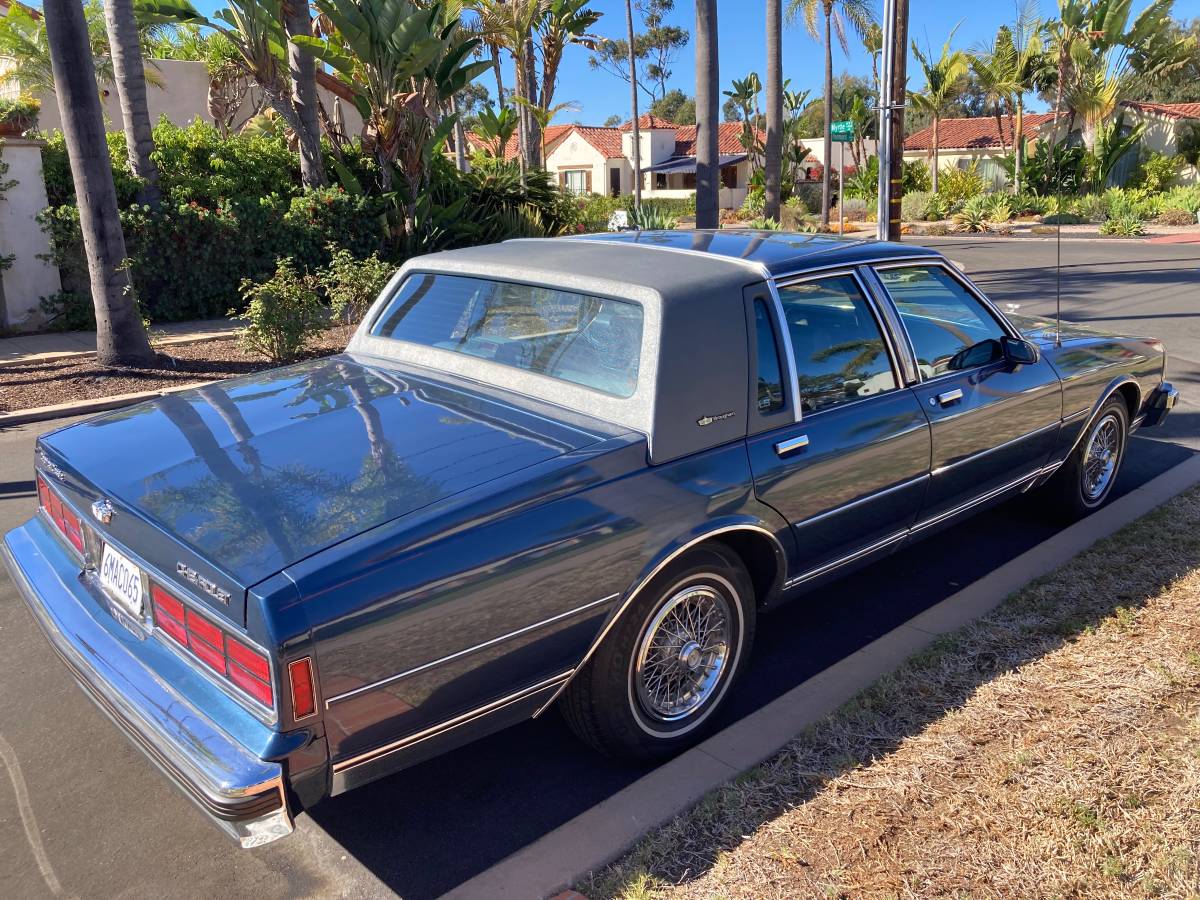 Chevy-caprice-classic-brougham-1989-blue