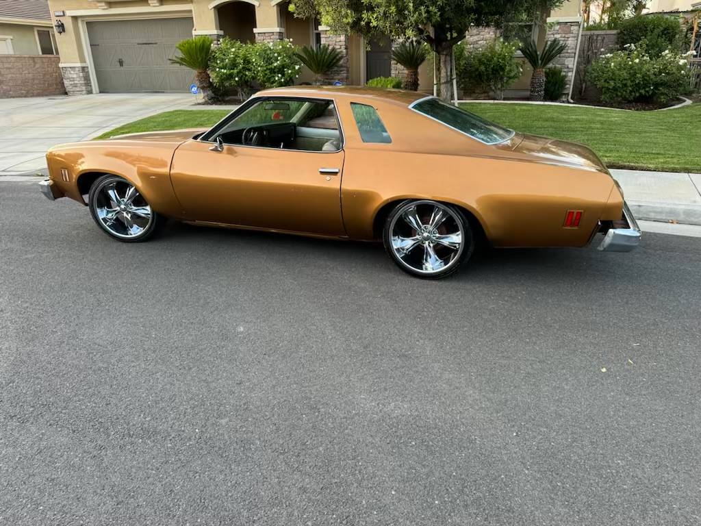 Chevy-chevelle-sports-coop-rebuilt-v8-350-wha-1974-28