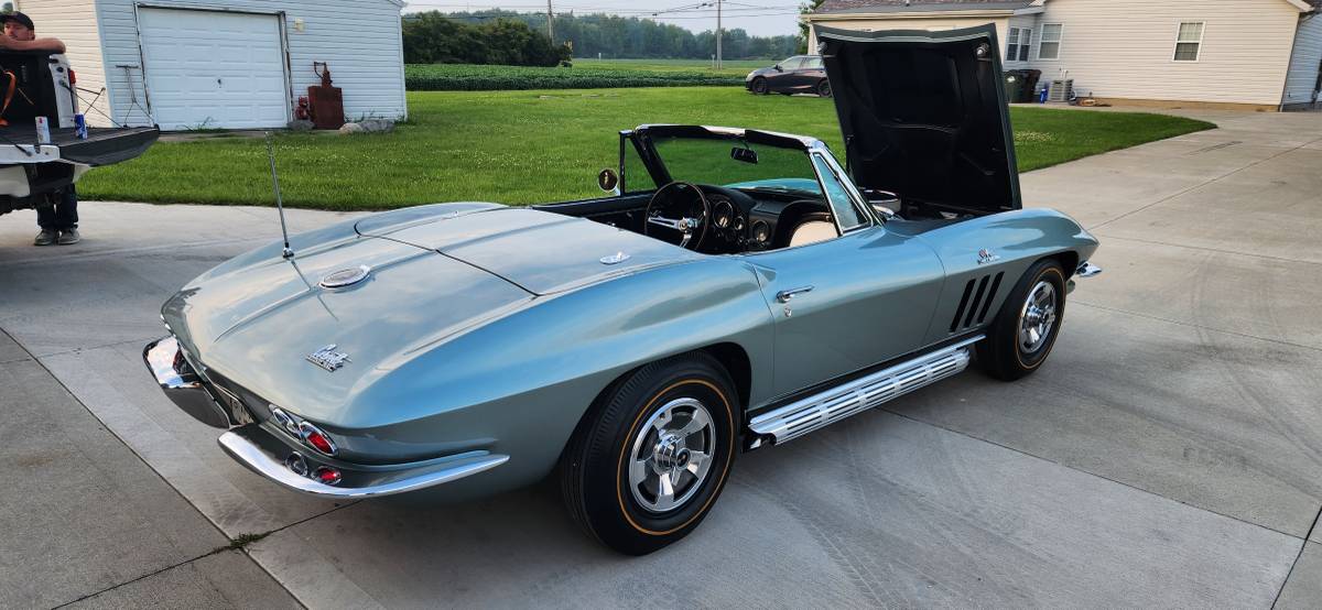 Chevy-corvette-1966-green-3