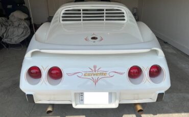 Chevy-corvette-1976-white-1