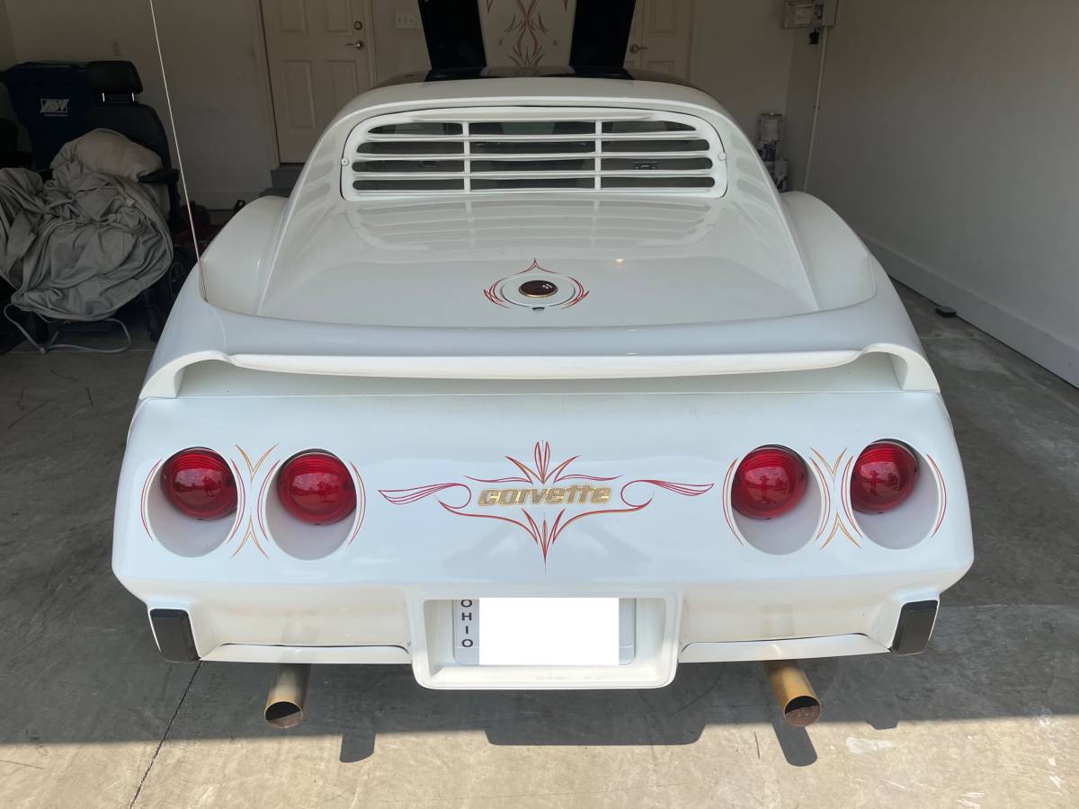 Chevy-corvette-1976-white-1