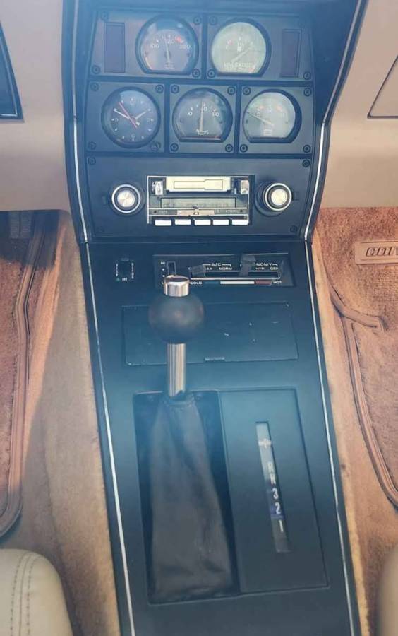 Chevy-corvette-1979-brown-2