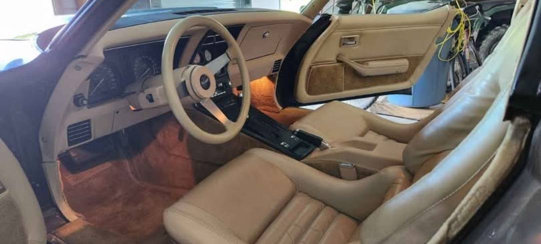 Chevy-corvette-1979-brown-3