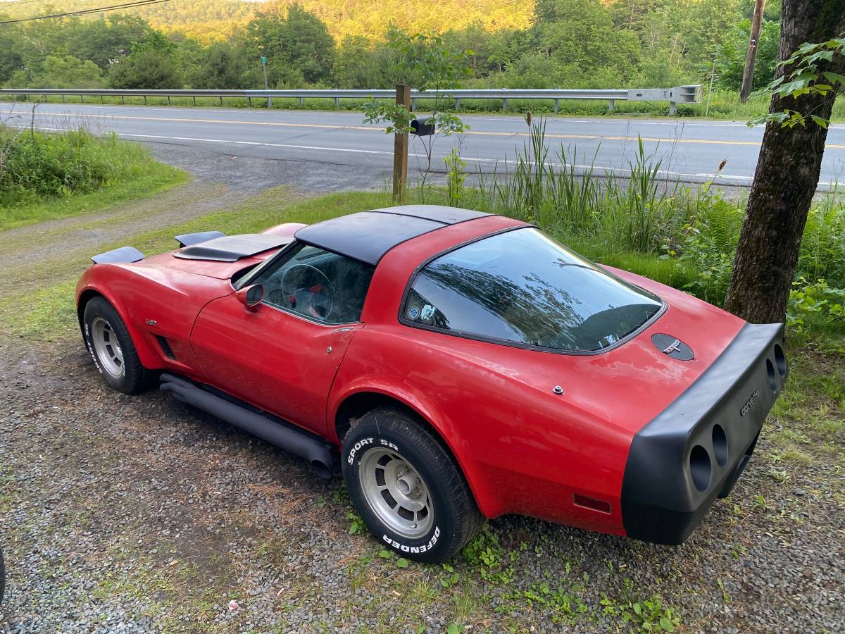 Chevy-corvette-1980-red-1
