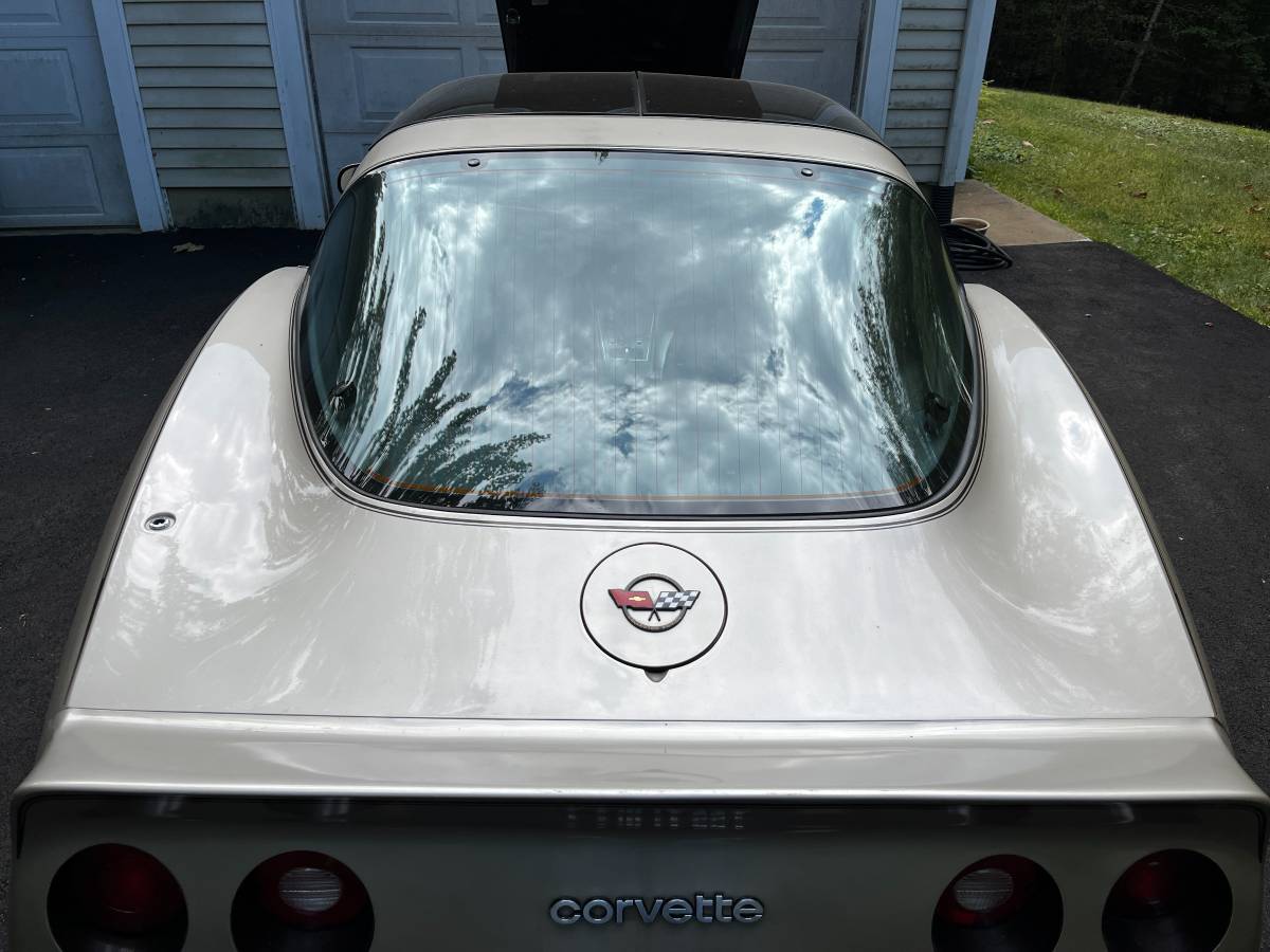 Chevy-corvette-1982-2