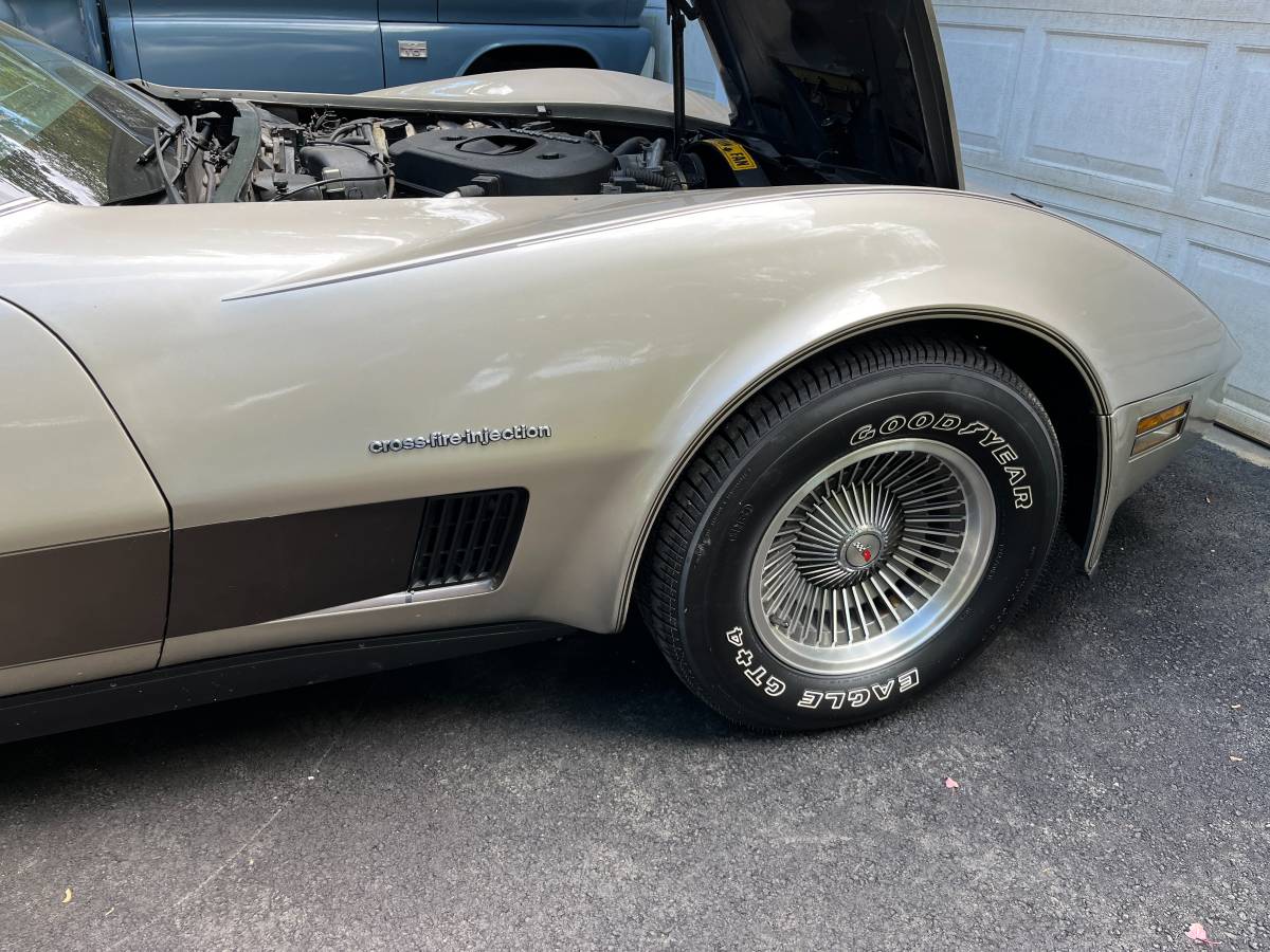 Chevy-corvette-1982-3