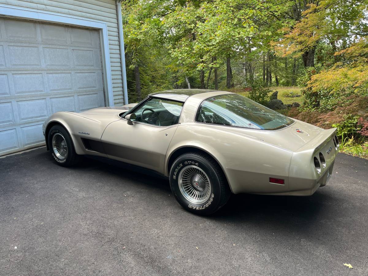Chevy-corvette-1982