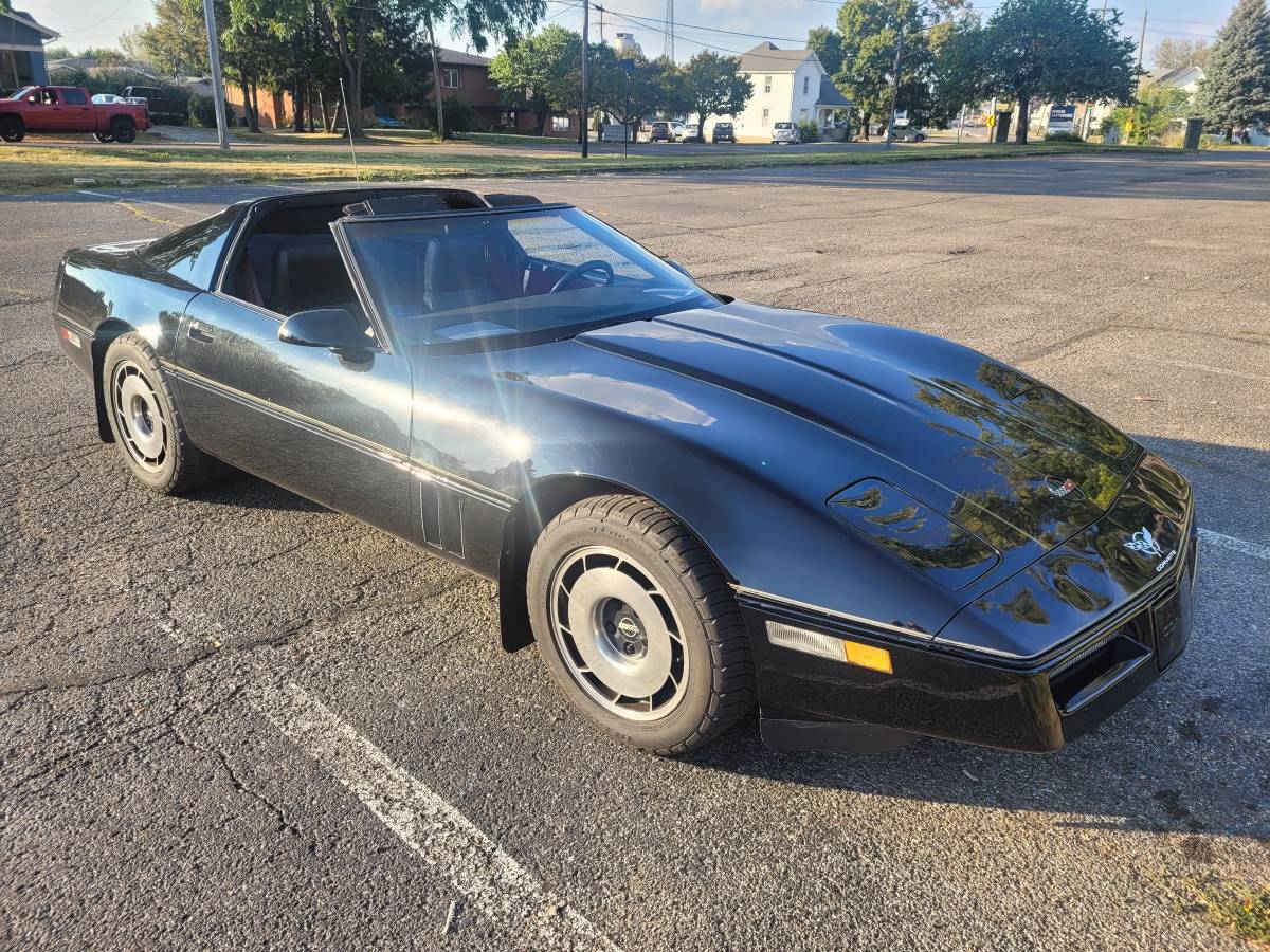 Chevy-corvette-1984-black