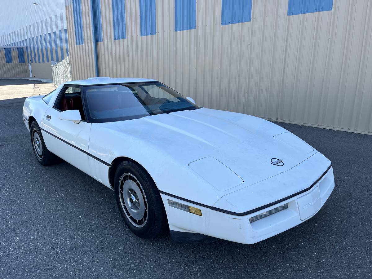 Chevy-corvette-1986-white-1