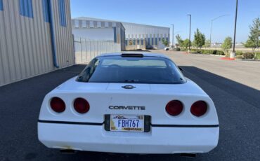 Chevy-corvette-1986-white-10
