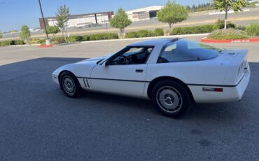 Chevy-corvette-1986-white-11