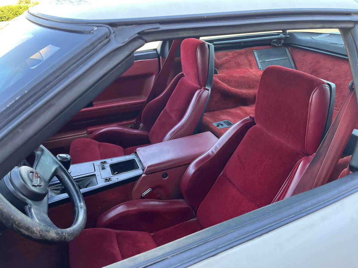 Chevy-corvette-1986-white-12