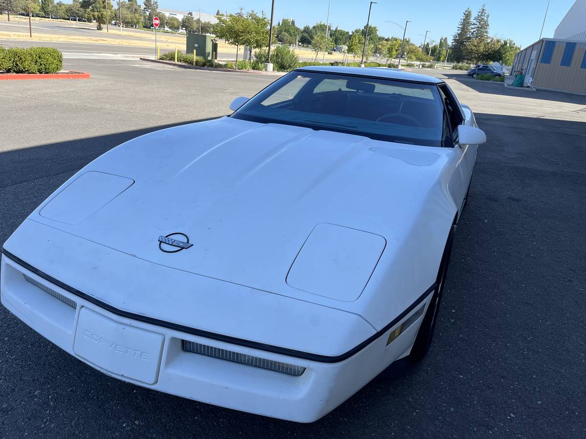 Chevy-corvette-1986-white-3