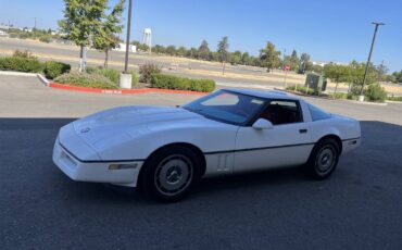 Chevy-corvette-1986-white-4