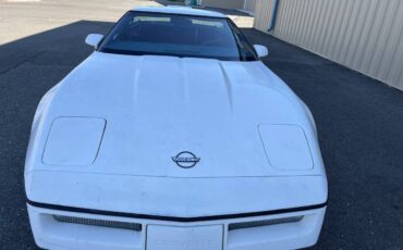 Chevy-corvette-1986-white-5