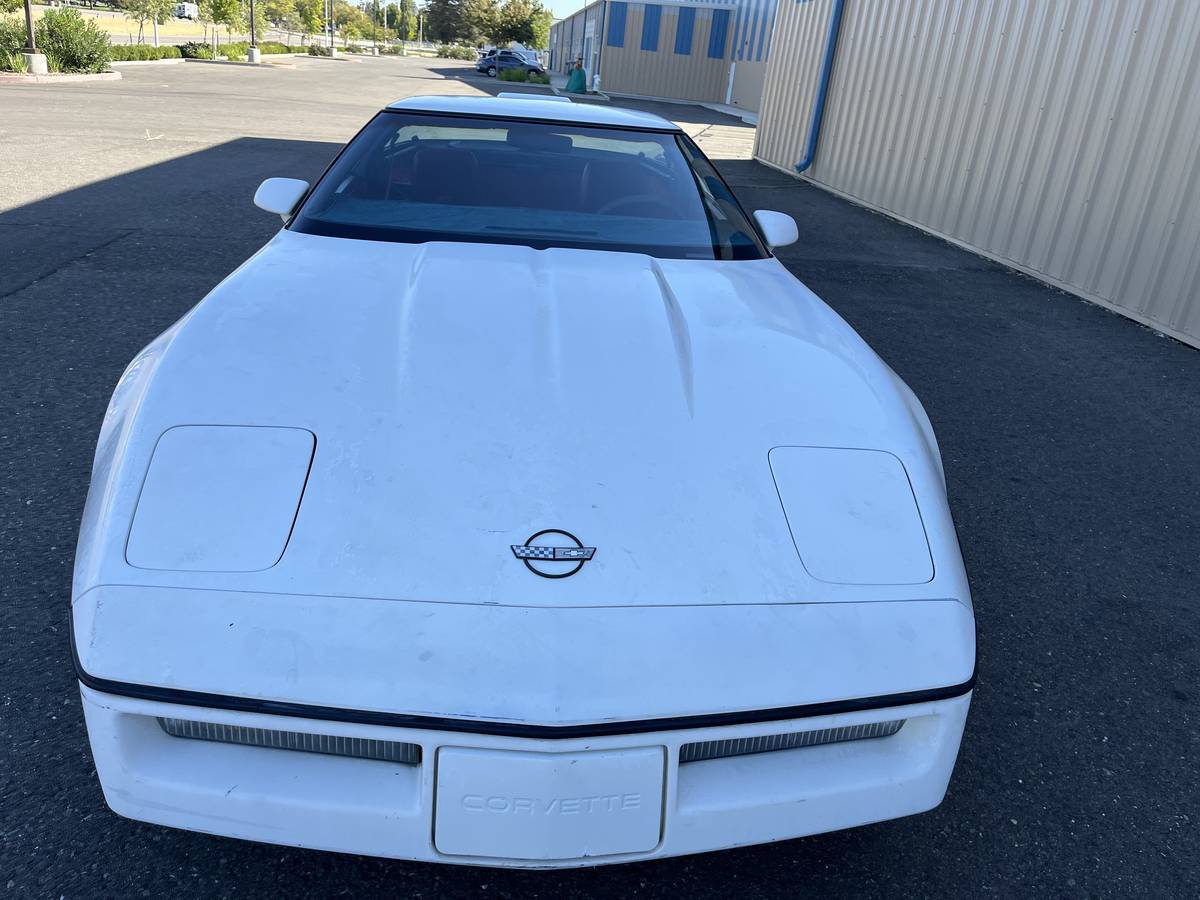 Chevy-corvette-1986-white-5