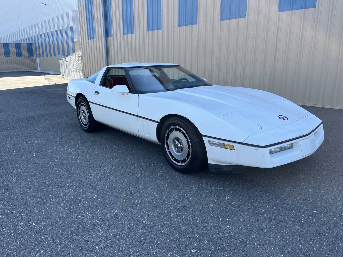 Chevy-corvette-1986-white-6