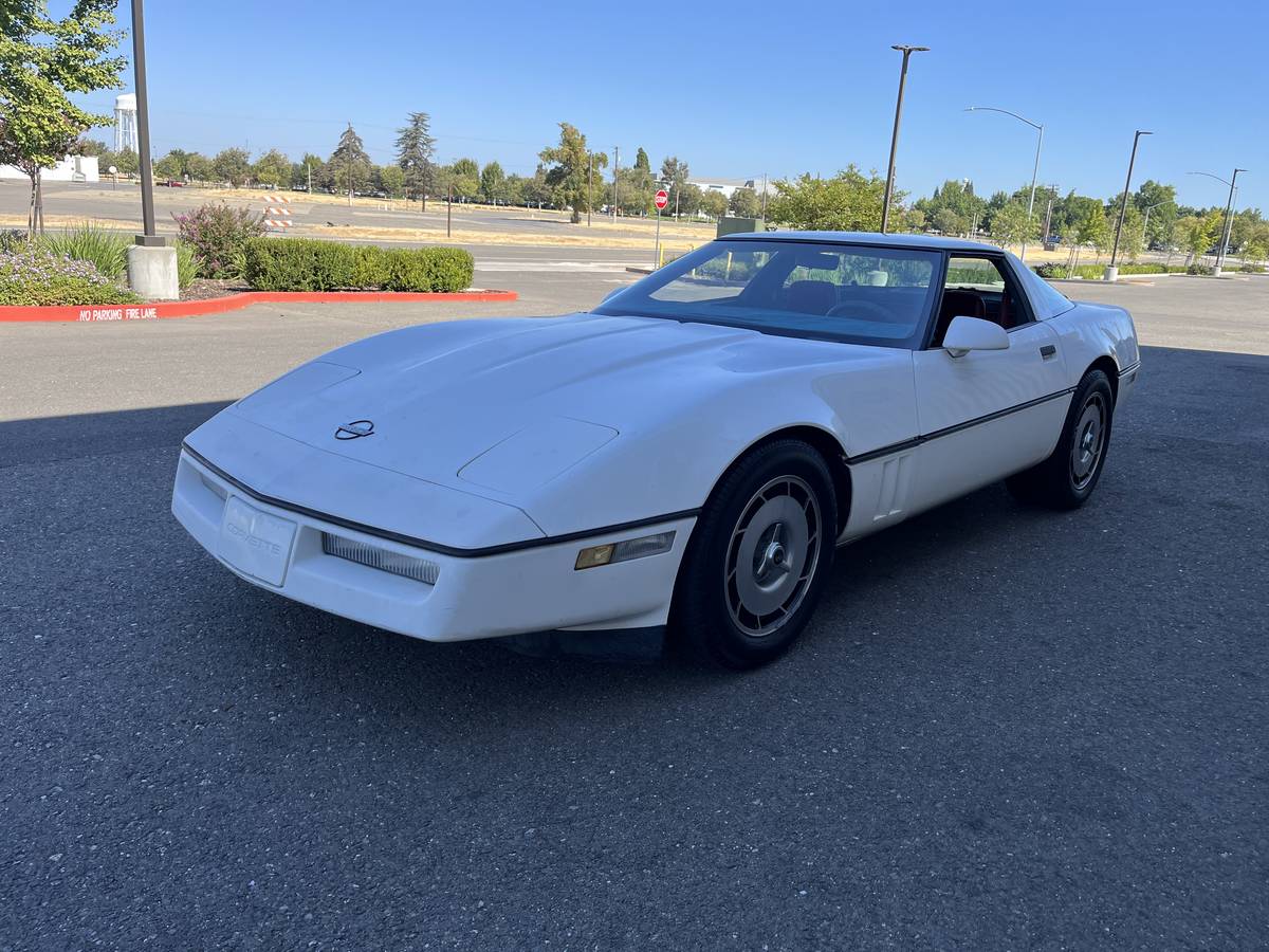 Chevy-corvette-1986-white-7