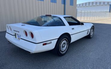 Chevy-corvette-1986-white-9