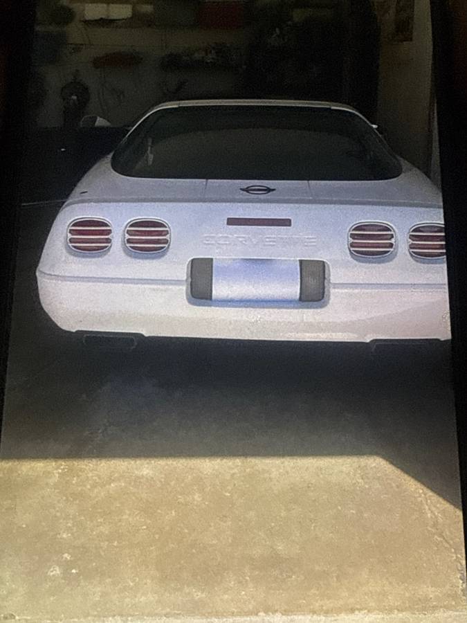 Chevy-corvette-1994-white-1