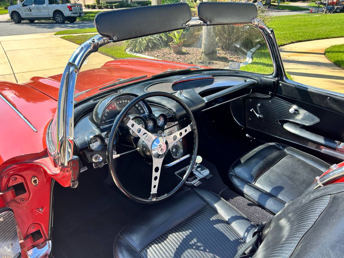 Chevy-corvette-convertible-1961-red-10