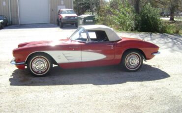 Chevy-corvette-convertible-1961-red-13