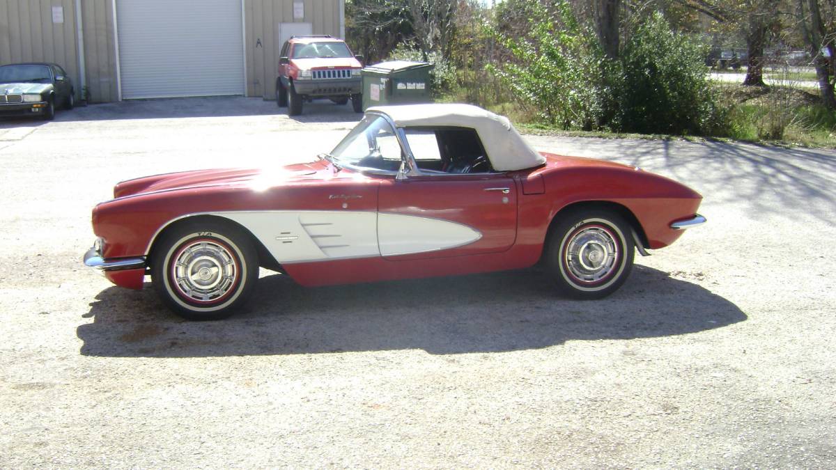 Chevy-corvette-convertible-1961-red-13