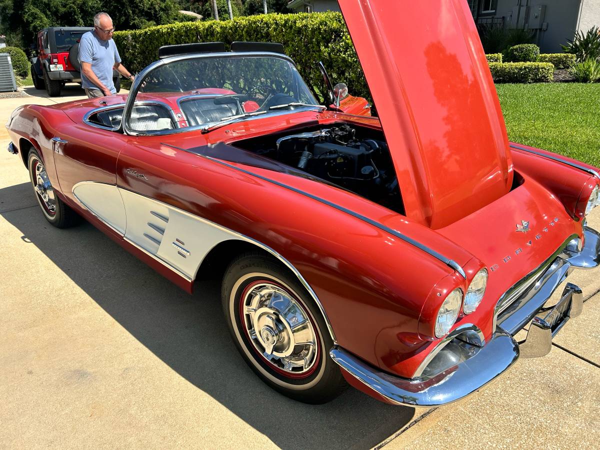 Chevy-corvette-convertible-1961-red-16