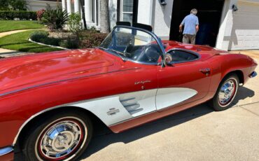 Chevy-corvette-convertible-1961-red-2