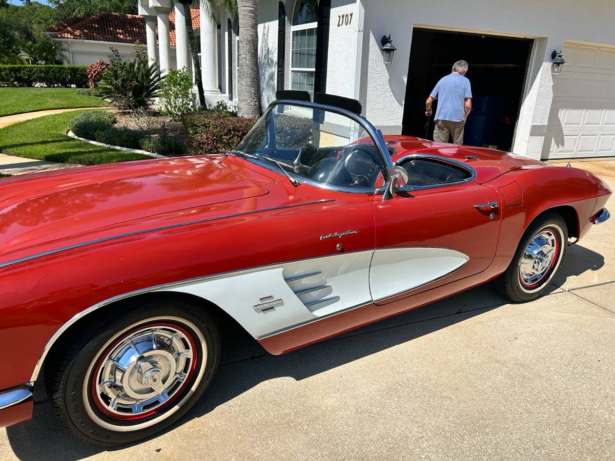 Chevy-corvette-convertible-1961-red-2