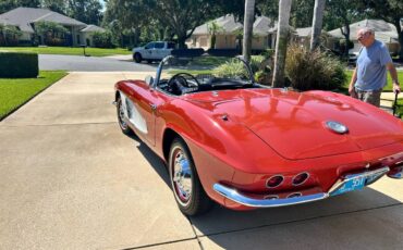 Chevy-corvette-convertible-1961-red-4