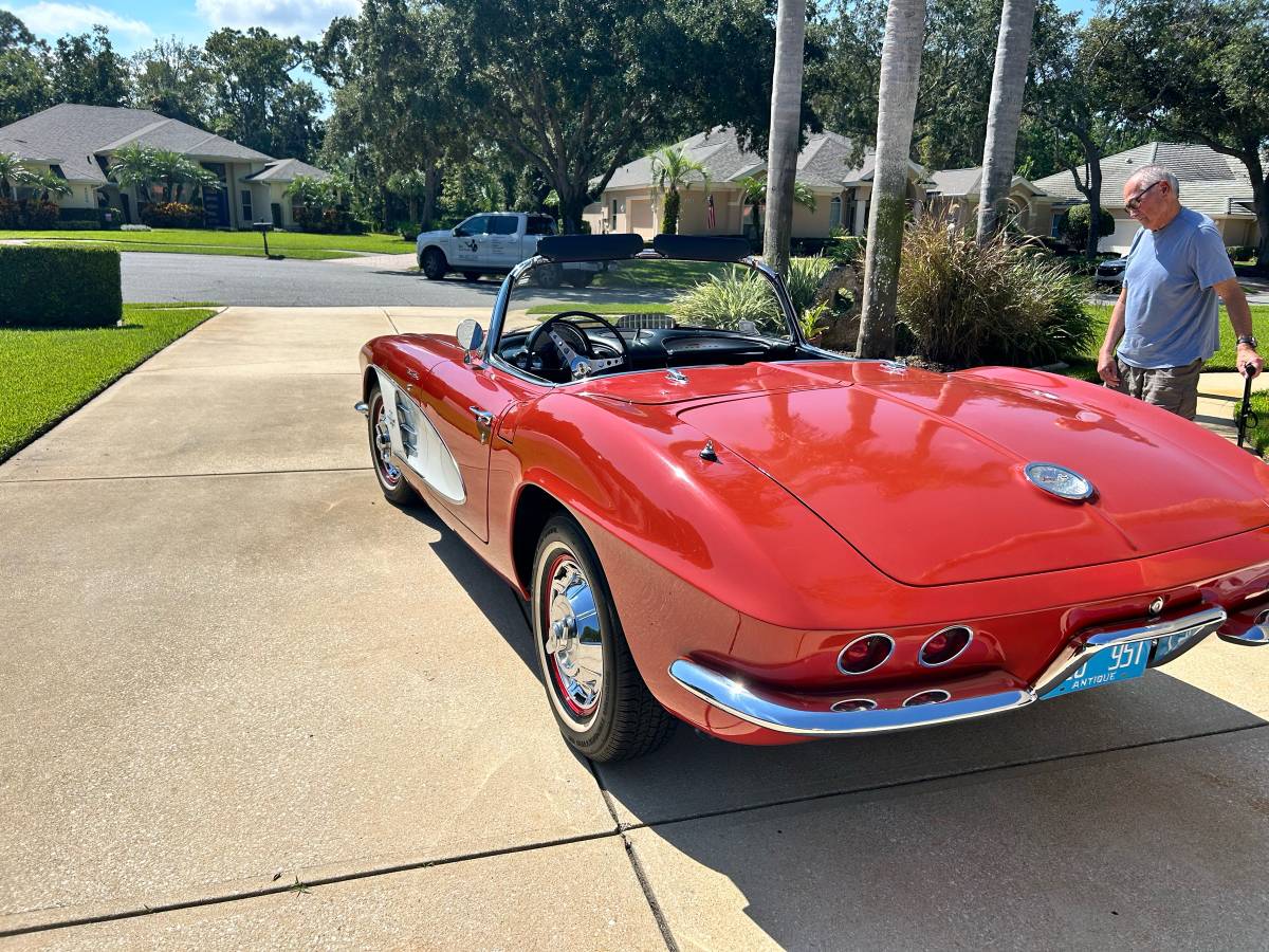 Chevy-corvette-convertible-1961-red-4