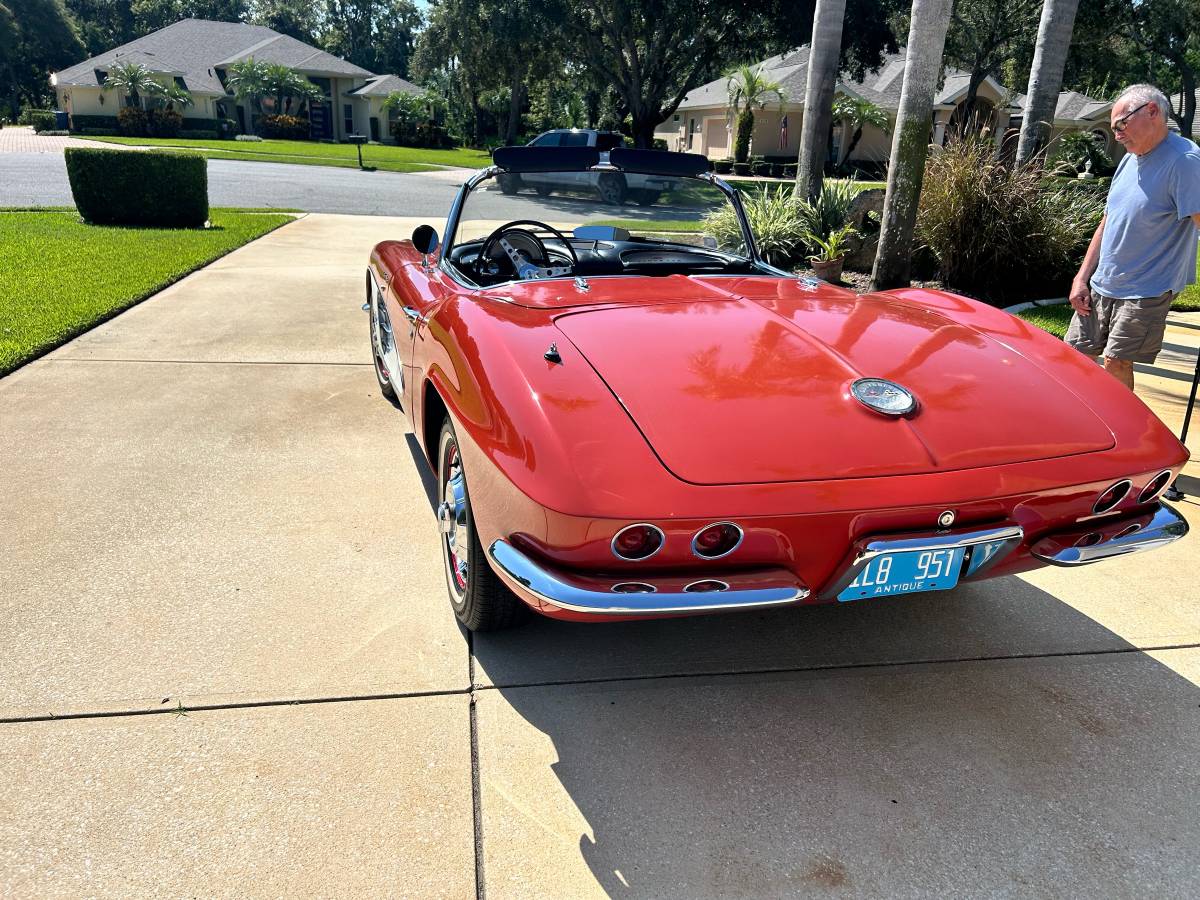 Chevy-corvette-convertible-1961-red-5