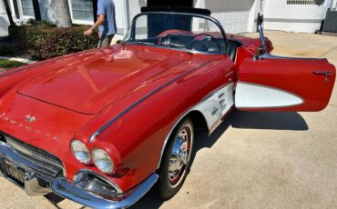 Chevy-corvette-convertible-1961-red-9