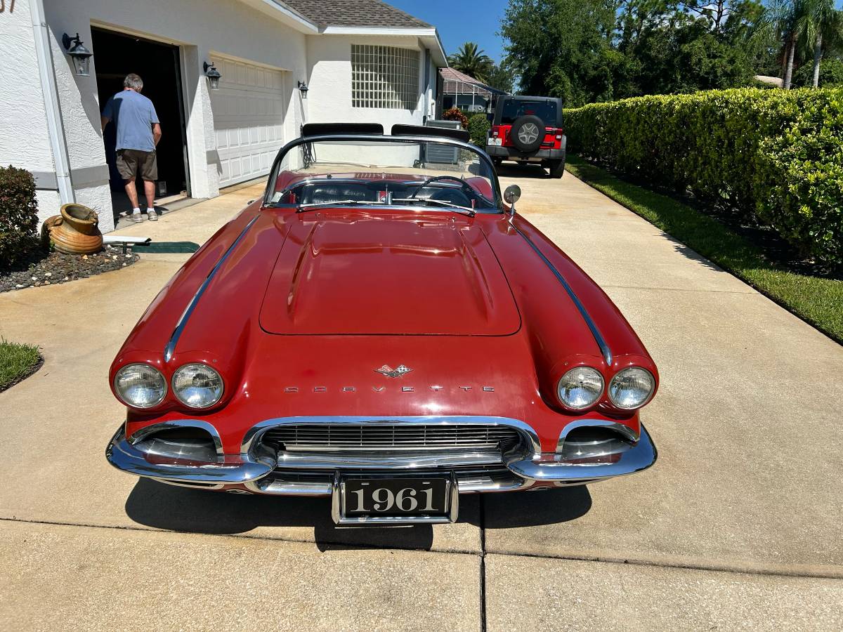 Chevy-corvette-convertible-1961-red