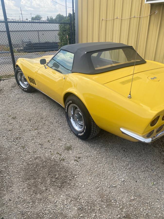Chevy-corvette-convertible-1968-yellow-3