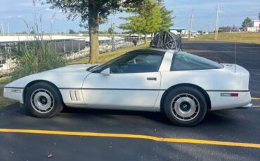 Chevy-corvette-convertible-1984-white-1