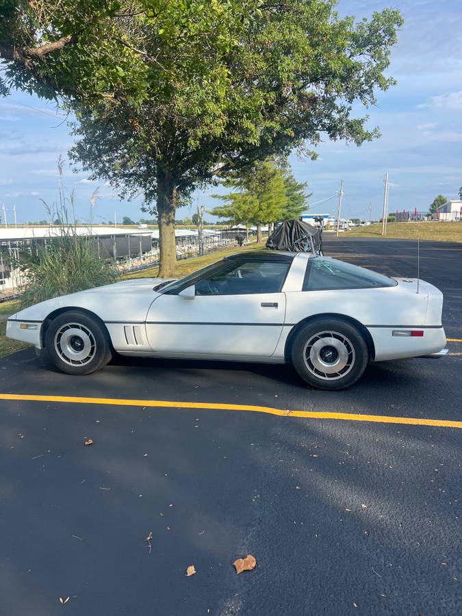 Chevy-corvette-convertible-1984-white-1
