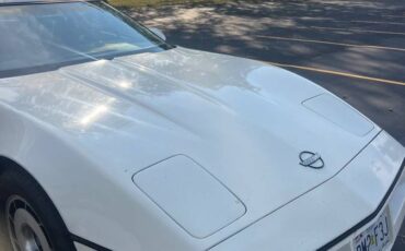 Chevy-corvette-convertible-1984-white-2