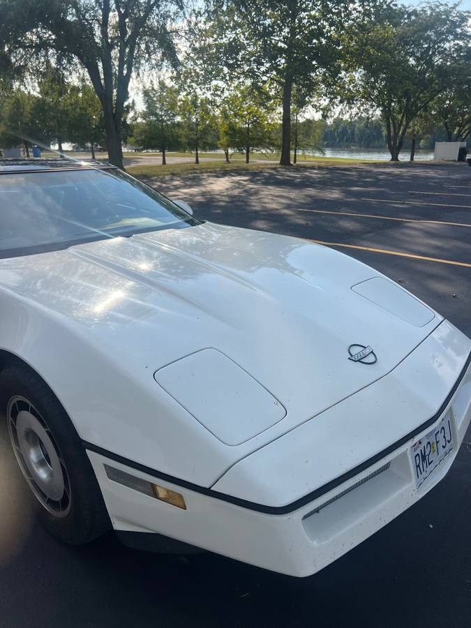 Chevy-corvette-convertible-1984-white-2