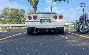 Chevy-corvette-convertible-1984-white-3