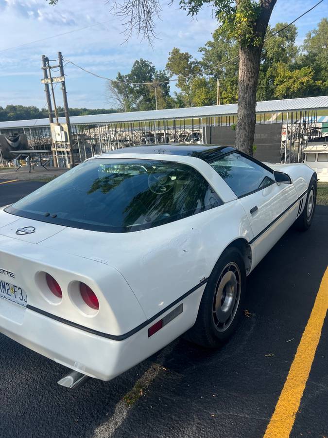 Chevy-corvette-convertible-1984-white-6