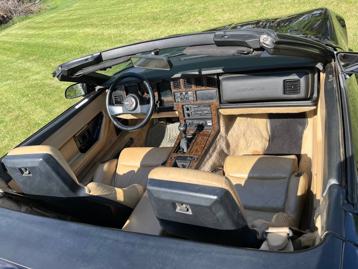 Chevy-corvette-convertible-1986-black-2