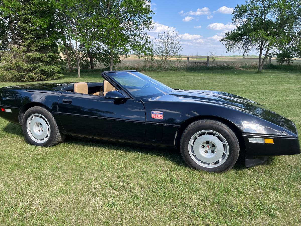 Chevy-corvette-convertible-1986-black-6